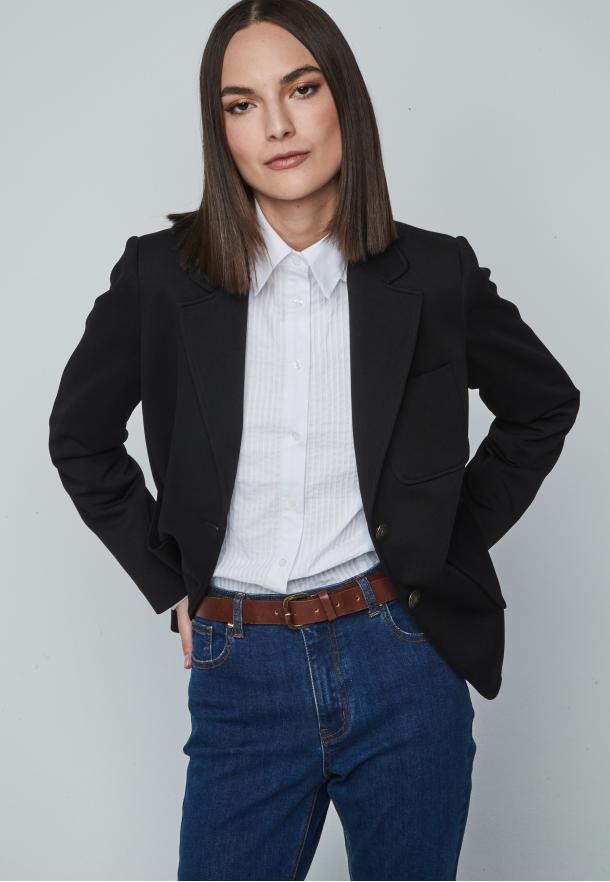 blazier básica piqué. bolsillos plastón NEGRO