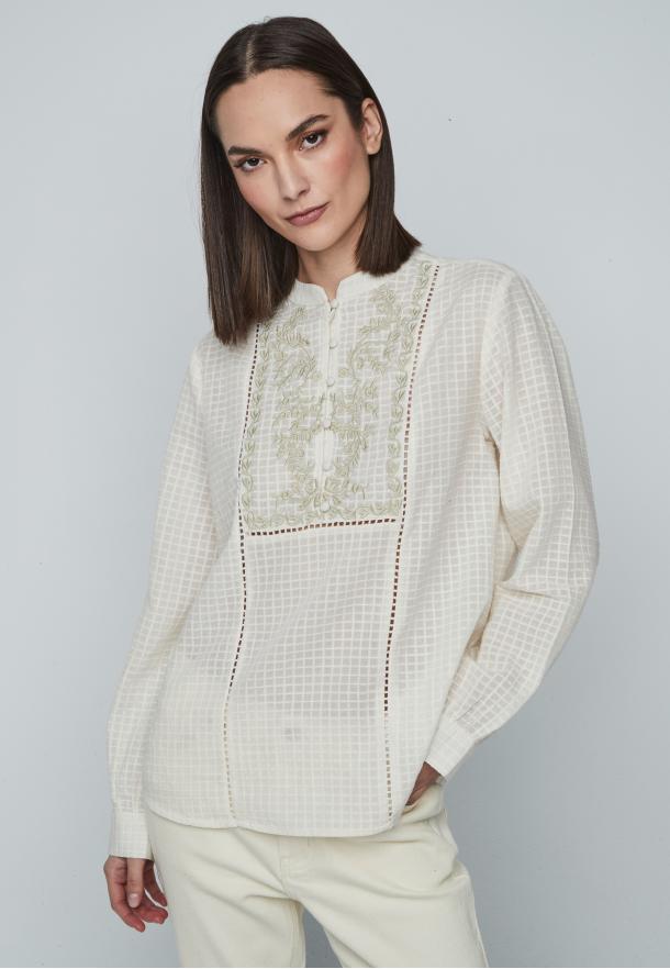 Blusa c/mao con bordados CRUDO