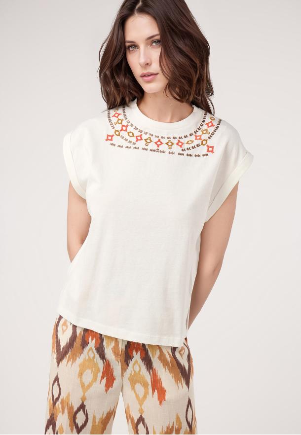 Camiseta bordados étnicos CRUDO