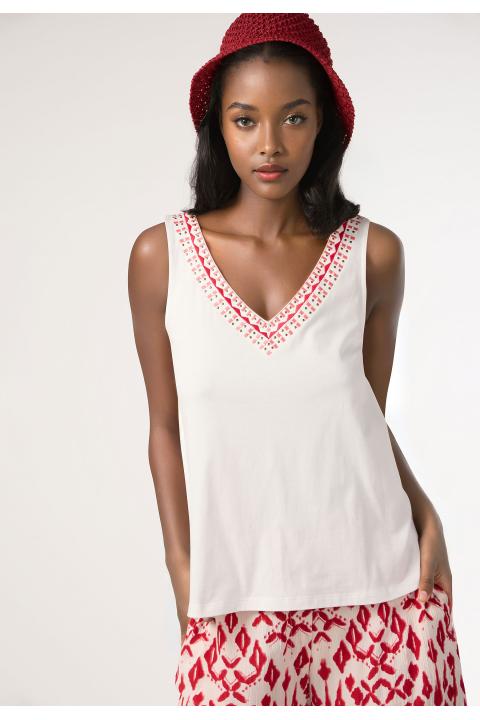 Camiseta bordado escote BLANCO