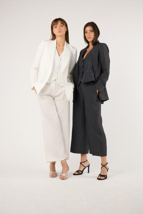 Blazer rayas.Traje BLANCO