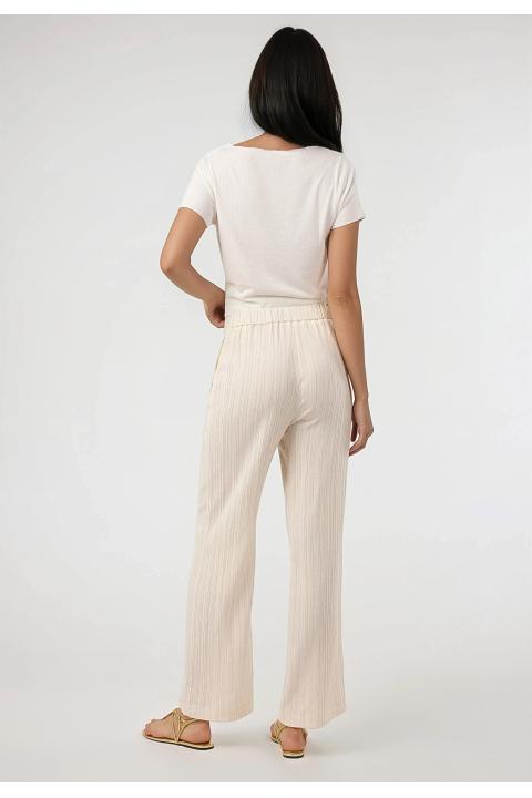 Pantalón fluido falso plisado. Conjunto CRUDO
