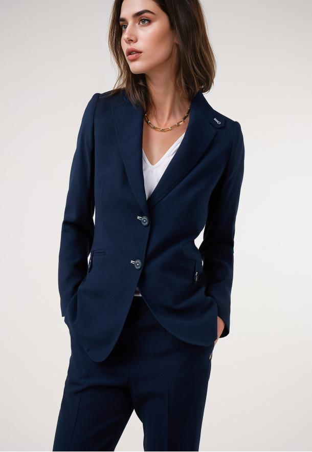 Blazer contrastes. Traje AZUL MARINO